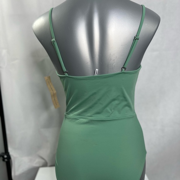 Reformation Tropicana one-piece brand new swimsuit size M - Picture 4 of 9